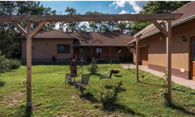 Eladó családi ház, Kocséren 150 M Ft, 3 szobás