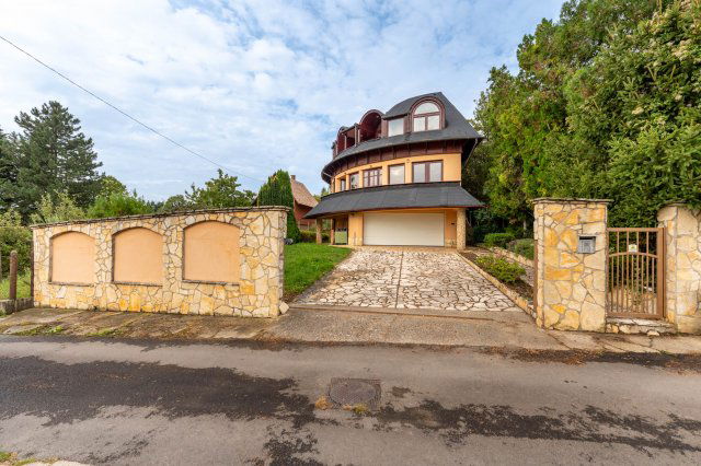 Eladó családi ház, Pécsett, Szőlész dűlőn 239.9 M Ft