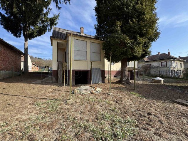 Eladó családi ház, Tornyiszentmiklóson 12.5 M Ft, 7+1 szobás