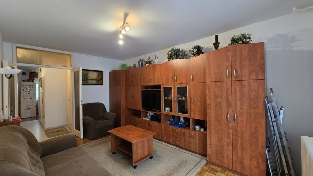 Eladó panellakás, Dunaújvárosban, Dózsa György úton 32.5 M Ft