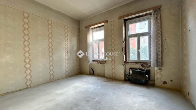 Eladó családi ház, Szombathelyen 64.99 M Ft, 6+1 szobás