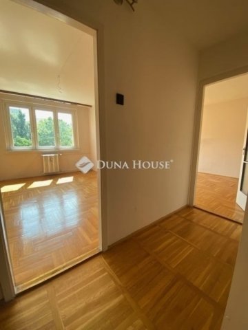 Eladó panellakás, Budapesten, III. kerületben 79.99 M Ft