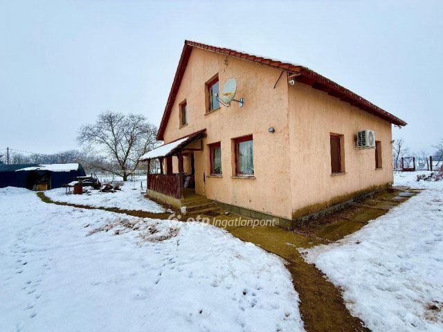 Eladó nyaraló, Cegléden 92 M Ft, 1+4 szobás