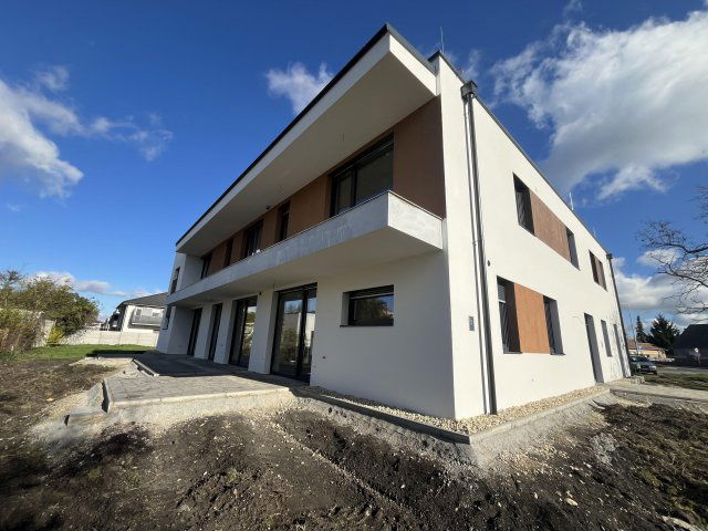 Eladó téglalakás, Mosonmagyaróváron 60.9 M Ft, 3 szobás