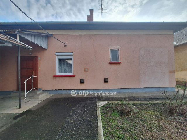 Eladó családi ház, Karcagon 25.9 M Ft, 2 szobás