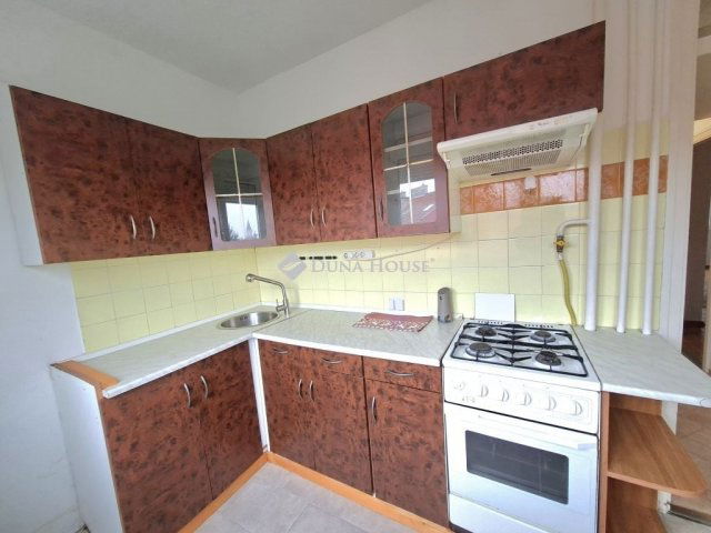 Eladó panellakás, Székesfehérvárott 59.9 M Ft, 3 szobás