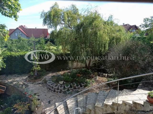 Eladó családi ház, Veszprémben 320 M Ft, 5 szobás