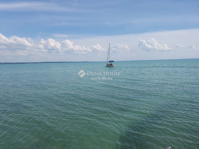 Eladó családi ház, Balatonkenesén 499 M Ft, 3 szobás