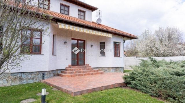 Eladó családi ház, Csobánkán 140 M Ft, 5 szobás