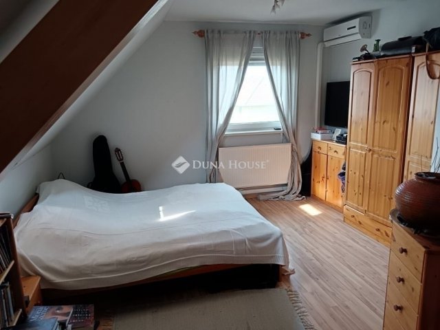 Eladó ikerház, Pécsett 118 M Ft, 6 szobás / költözzbe.hu