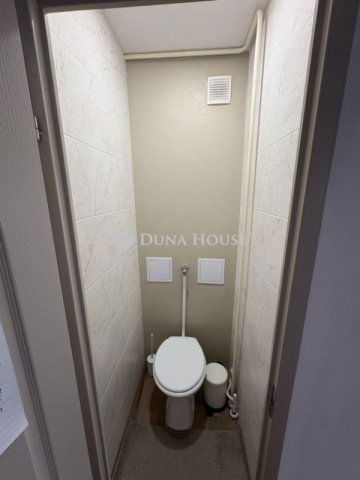 Eladó panellakás, Kecskeméten 49.8 M Ft, 3 szobás