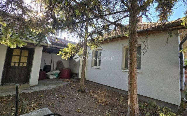 Eladó családi ház, Csikérián 7.49 M Ft, 2 szobás