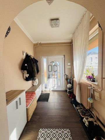 Eladó családi ház, Cegléden 89.9 M Ft, 5 szobás