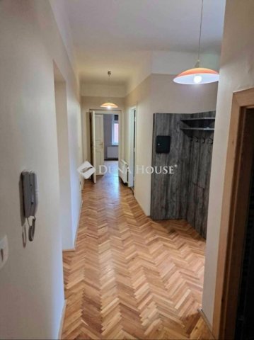 Kiadó téglalakás, albérlet, Pécsett 310 E Ft / hó, 5 szobás