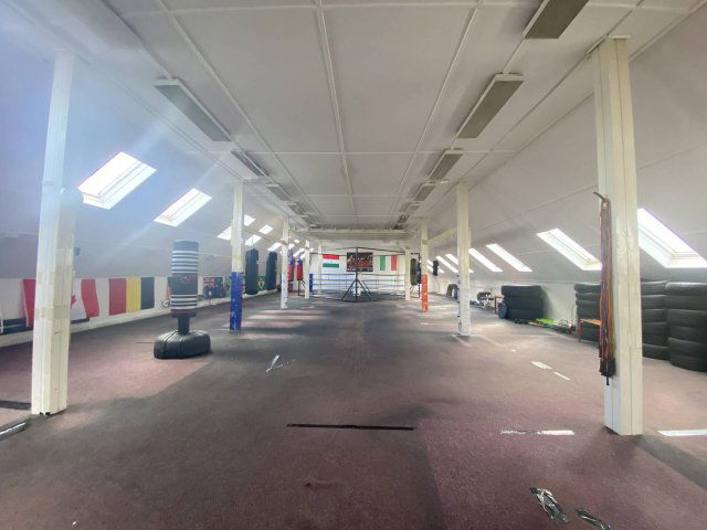 Eladó üzlethelyiség, Békéscsabán 45 M Ft, 1 szobás