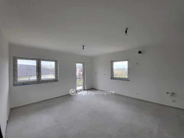 Eladó téglalakás, Szántódon 84.9 M Ft, 3 szobás
