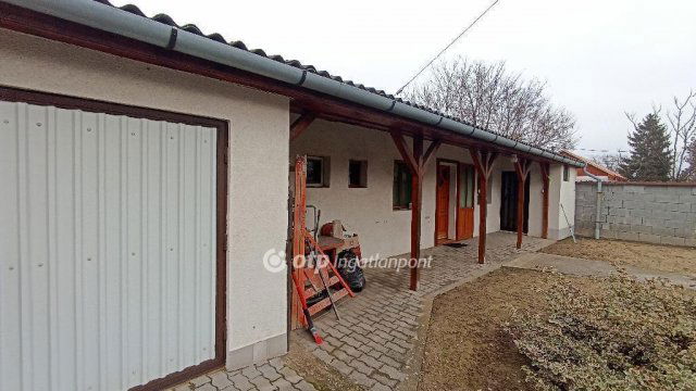 Eladó családi ház, Jászfényszarun 59.9 M Ft, 3 szobás