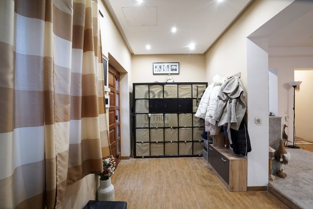 Eladó családi ház, Szentendrén 139 M Ft, 6 szobás
