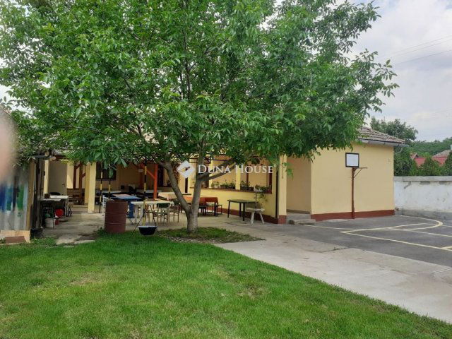 Eladó családi ház, Rózsaszentmártonon 57.5 M Ft, 5 szobás