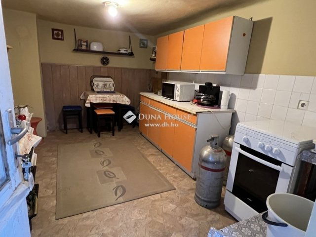 Eladó családi ház, Zámolyon 22 M Ft, 2 szobás