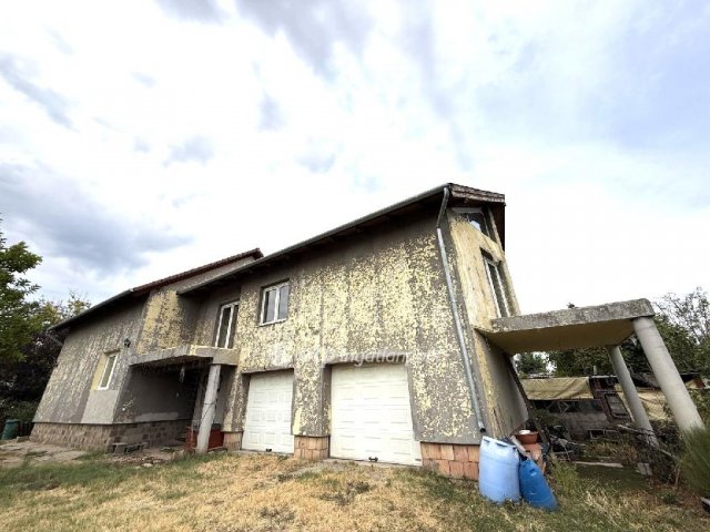 Eladó családi ház, Vecsésen 82.4 M Ft, 5+1 szobás