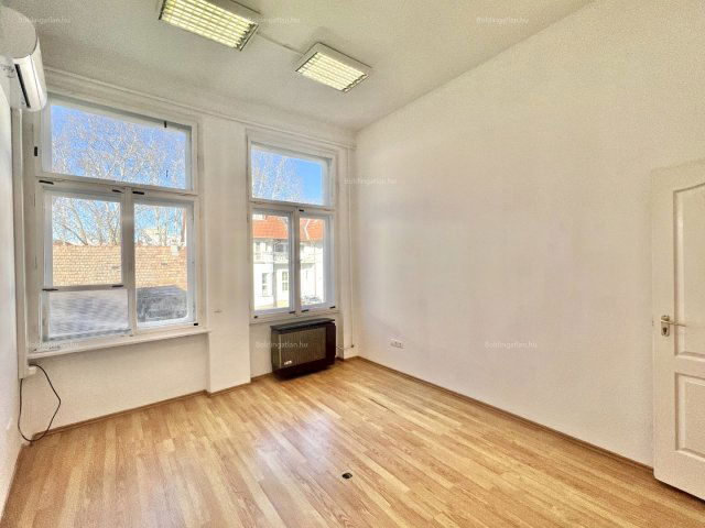 Kiadó iroda, Kaposváron, Fő utcában 47 E Ft / hó, 1 szobás