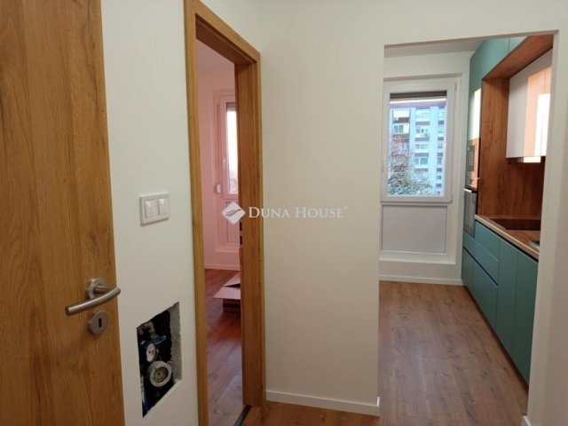 Eladó panellakás, Pécsett 44.9 M Ft, 2 szobás