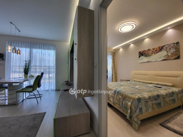 Eladó téglalakás, Siófokon 160 M Ft, 3 szobás