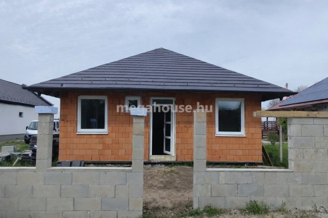 Eladó ikerház, Tordason 91 M Ft, 4 szobás / költözzbe.hu
