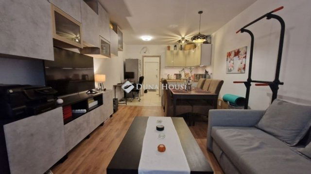 Eladó téglalakás, Budapesten, XV. kerületben 82.5 M Ft, 2 szobás