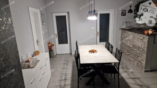 Eladó családi ház, Kecskeméten 89.9 M Ft, 5 szobás