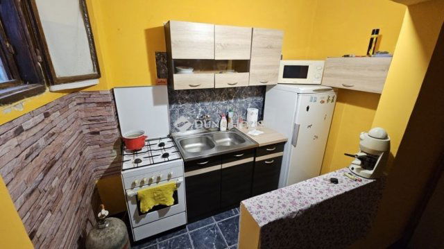 Eladó családi ház, Előszálláson 25 M Ft, 2 szobás