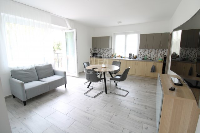 Eladó családi ház, Ecseren 150 M Ft, 4+2 szobás