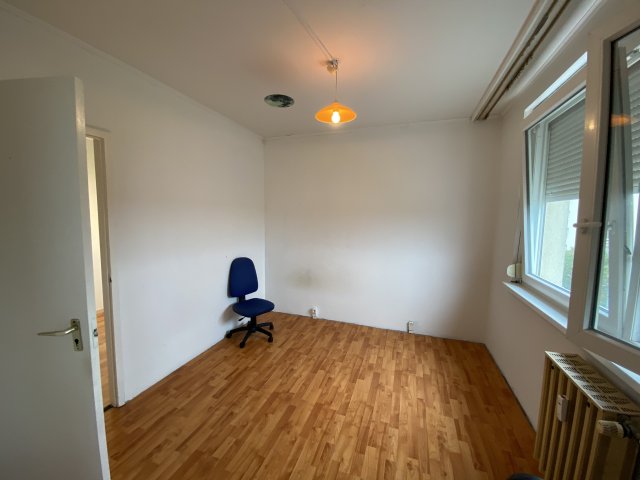 Eladó panellakás, Szegeden, Kereszttöltés utcában 46.5 M Ft