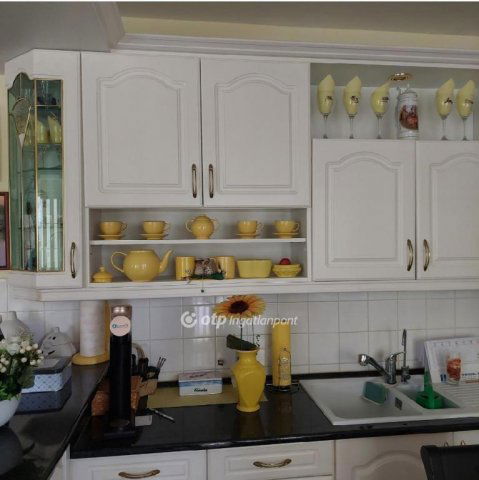 Eladó családi ház, Bocskaikerten 240 M Ft, 3 szobás