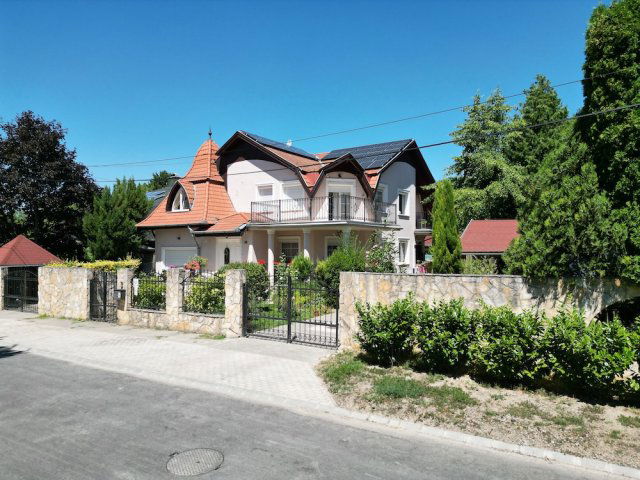 Eladó családi ház, Gödön 248 M Ft, 6 szobás