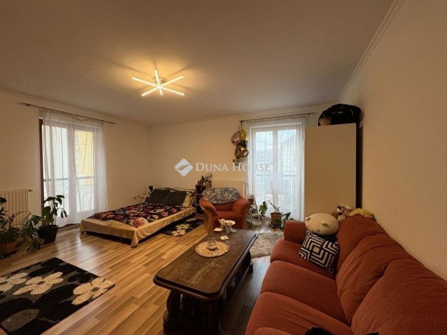 Eladó téglalakás, Győrött 80.5 M Ft, 3 szobás