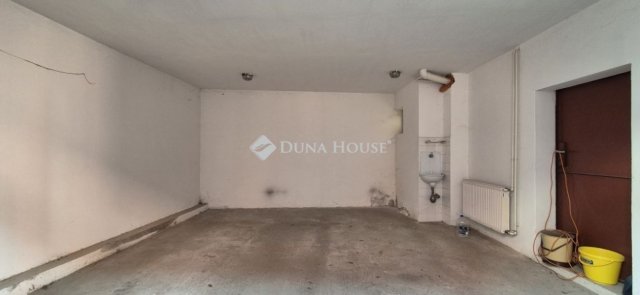 Kiadó téglalakás, albérlet, Pécsett 220 E Ft / hó, 3 szobás