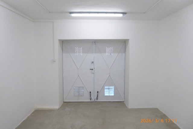 Eladó garázs, Pécsett, Magaslati úton 13.5 M Ft