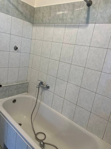 Eladó családi ház, Esztergomban 25.9 M Ft, 1 szobás