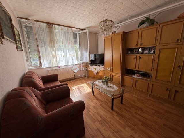 Eladó téglalakás, Nyergesújfaluban 30.9 M Ft, 1 szobás
