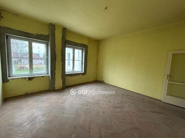 Eladó sorház, Biharkeresztesen 75.5 M Ft, 9+4 szobás