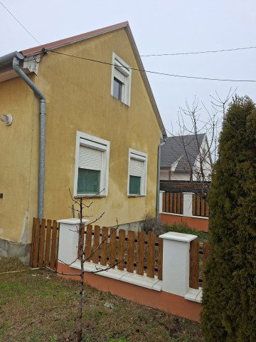 Eladó családi ház, Gönyűn 69.9 M Ft, 5 szobás