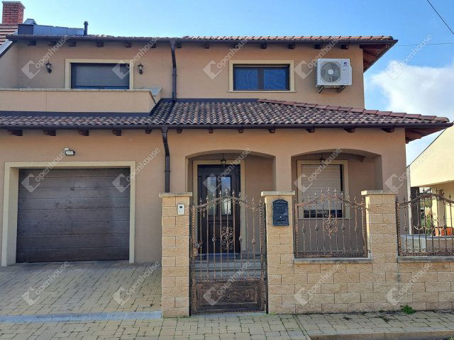 Eladó családi ház, Győrött 178.8 M Ft, 5 szobás