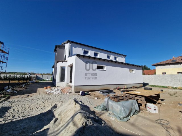 Eladó ikerház, Budapesten, XVIII. kerületben 139.9 M Ft, 5 szobás