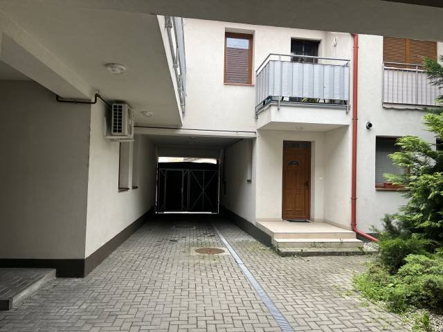 Kiadó téglalakás, albérlet, Pápán 180 E Ft / hó, 2 szobás
