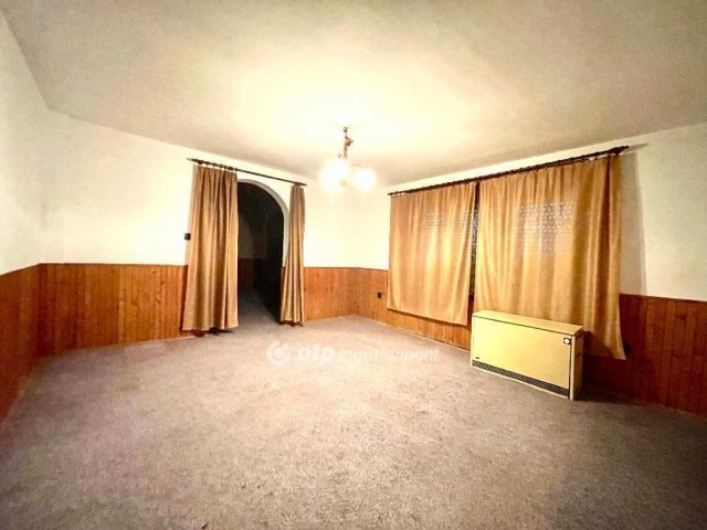 Eladó családi ház, Tatán 29.8 M Ft, 3 szobás