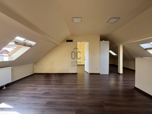 Eladó családi ház, Szegeden 99 M Ft, 7 szobás