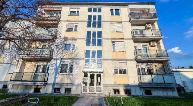 Eladó téglalakás, Győrött 49.6 M Ft, 1 szobás