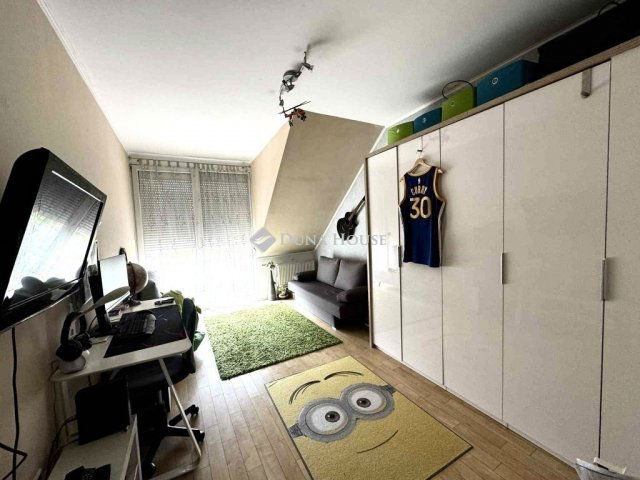 Eladó téglalakás, Pécsett 115 M Ft, 3 szobás